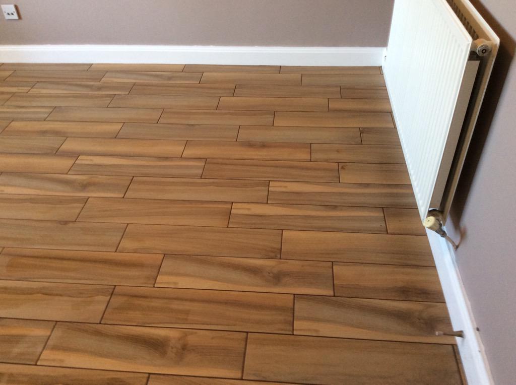 Ronstiling's tweet image. Today's job, wood effect tiles. Welsh road. #tiling#toppstiles#quality
