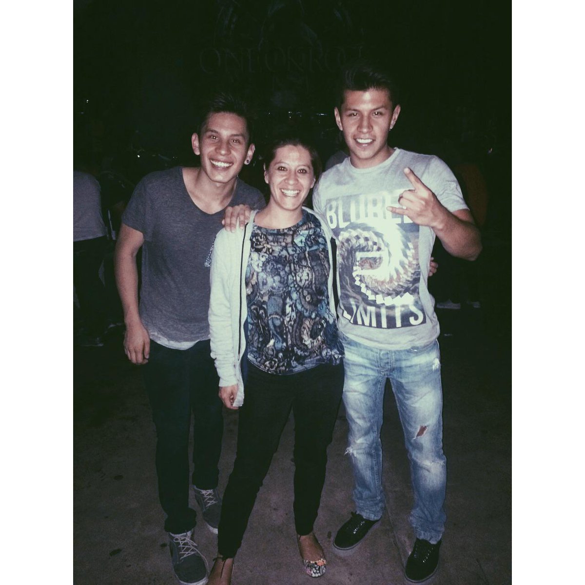 Jeremyoficial1's tweet photo. Ella también a sido parte de nuestra historia...
#Jeremyismyband #NoNospuedendetener  #mamadelabanda #concert http://t.co/w437kMi2AY