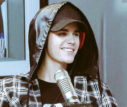 justindepiscis's tweet photo. Ni un momento ni la eternidad,esto va mas allá, con vos mi alma se volvió a iluminar @justinbieber 
#WhereAreUNowVMA http://t.co/y9uKbYmgg6