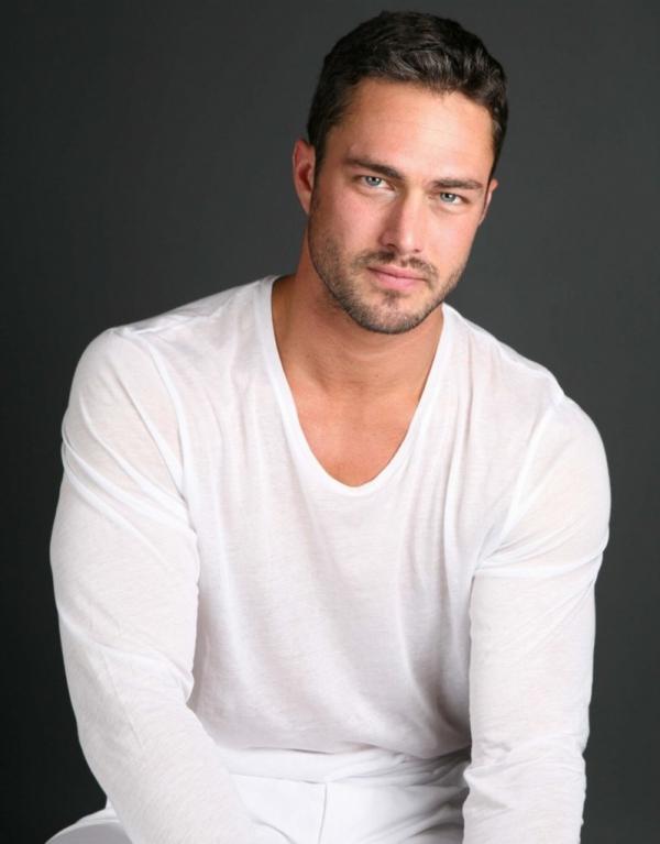 6Remaining's tweet photo. spotlight on @TaylorKinney111 http://t.co/lJMMkTWgDK