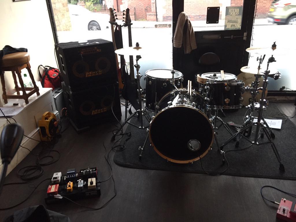 StuartSpeight's tweet photo. Sound checked and ready to rock at the Beer in Hand! http://t.co/p2e8Twbk1T