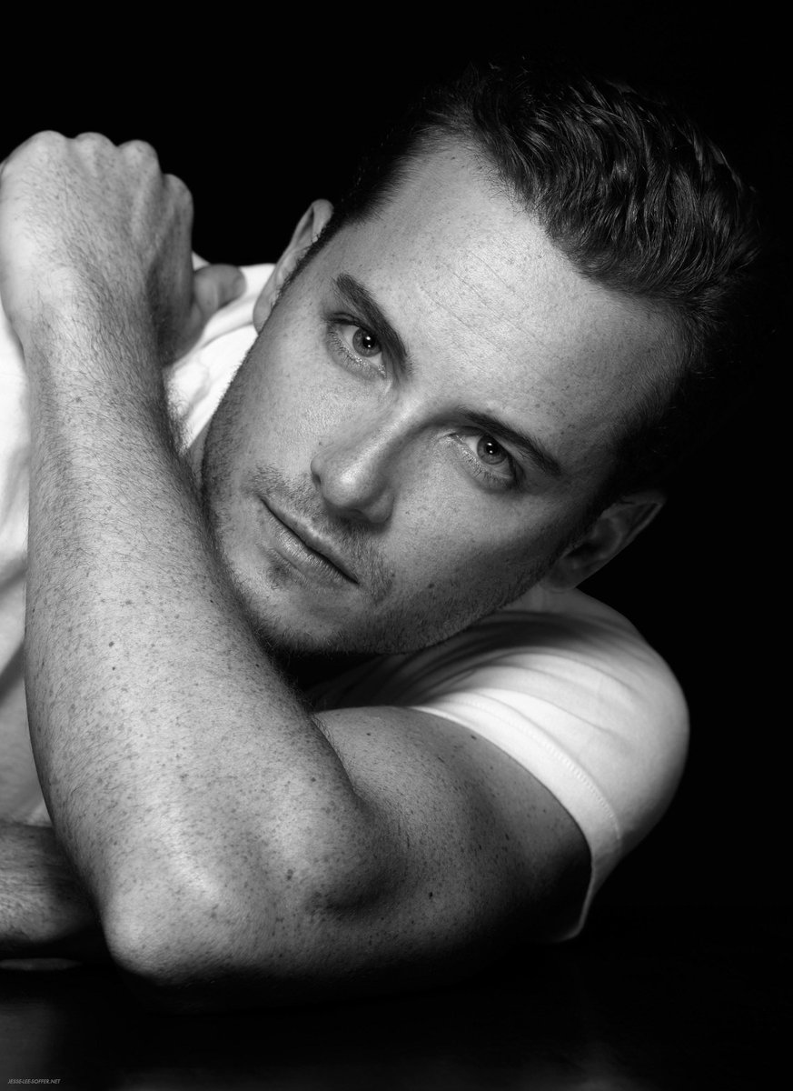 6Remaining's tweet photo. Spotlight on @jesseleesoffer http://t.co/0PmrOkcLyE