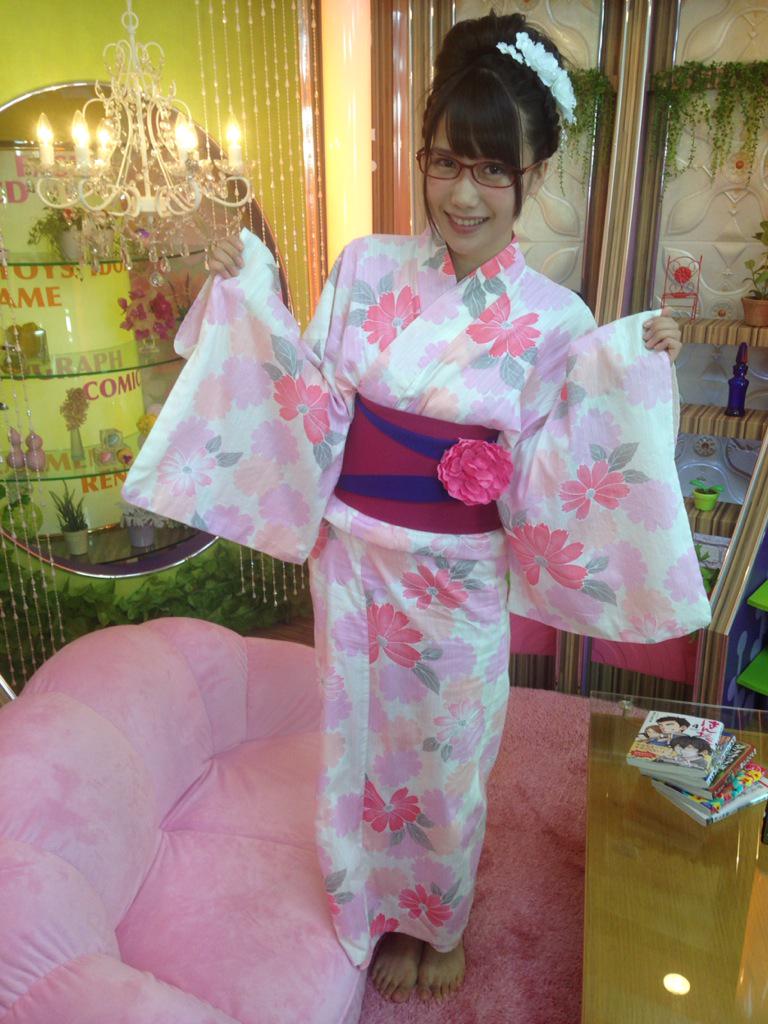 ピンクの浴衣をきている加藤里保菜の画像♪