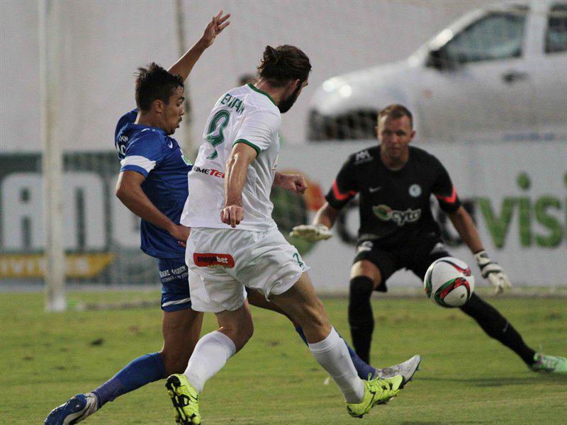 Bogatinov focuses on the ball Bogatinov focuses on the ball