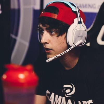 whatsbetter2's tweet image. Who is  Better?

RT for Clayster
FAV for Formal

@GamerRTer @ShoutGamers