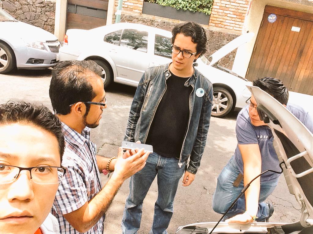 JonyDroid's tweet photo. Analizando donde colocar los sensores para salvar vidas  #MakersForGood #Fintech http://t.co/xJiYW0ERU0