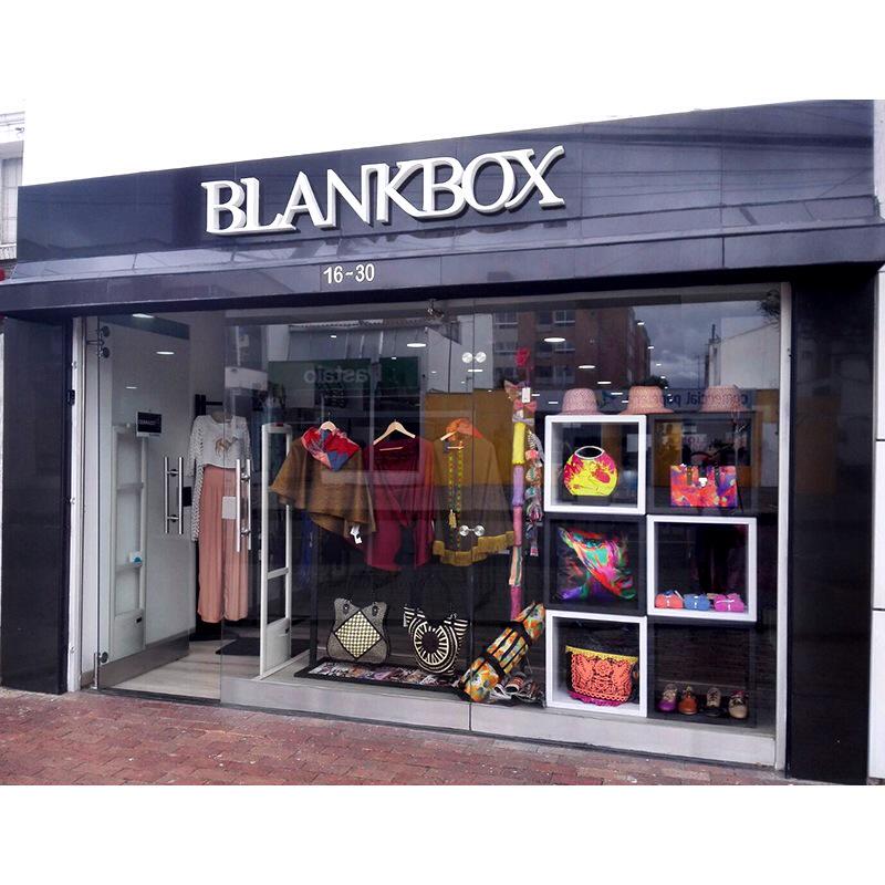 blankboxcol's tweet photo. Dos de nuestras marcas #RaquelBulle y #SoloCi están en #sale visítanos y lleva lo mejor del diseño independiente http://t.co/mugwPjQHR0