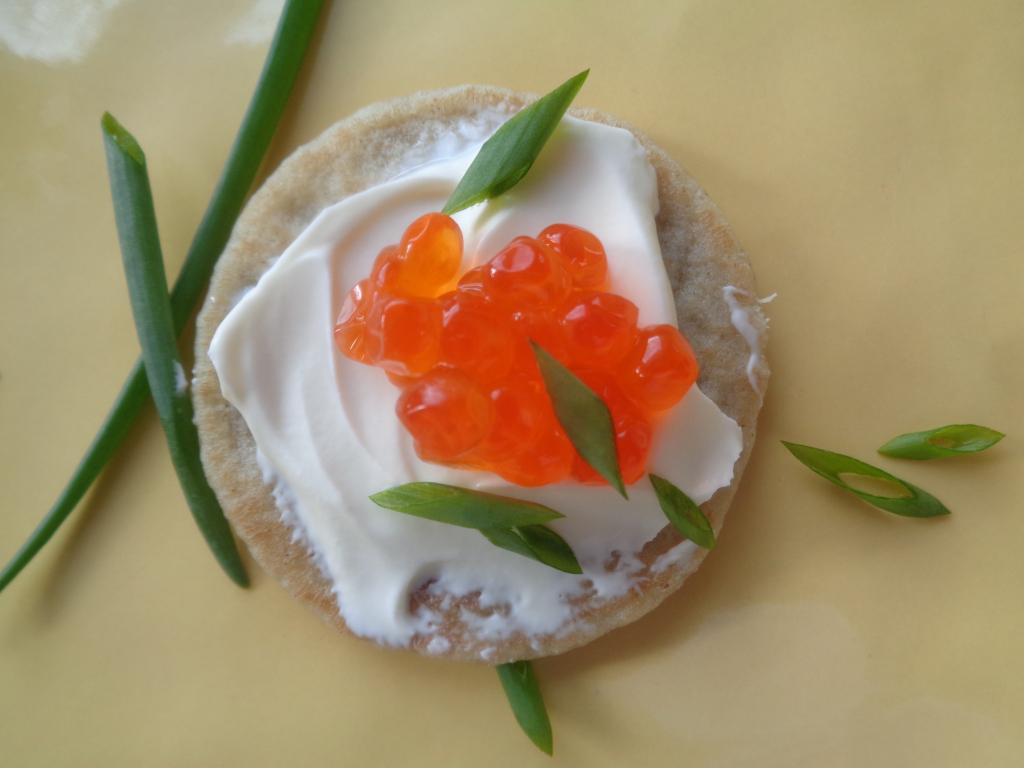 f00dNutter's tweet image. Simple, Moorish, VERY VERY rich Blinis &amp;amp; Caviar for 4 thefoodnutter.com/2015/08/29/bli…