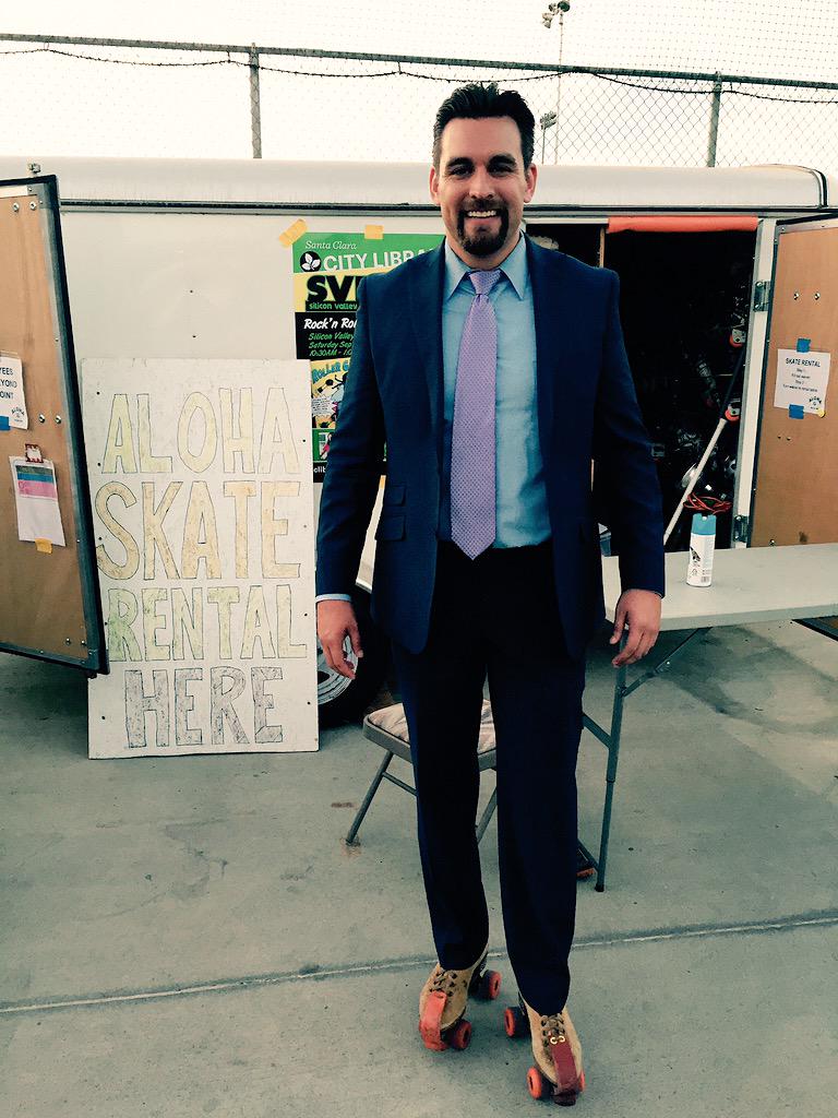 Our #VivaParksSJ Community Skate Night had a visit from Councilmember @raulperalez who was best dressed on skates!