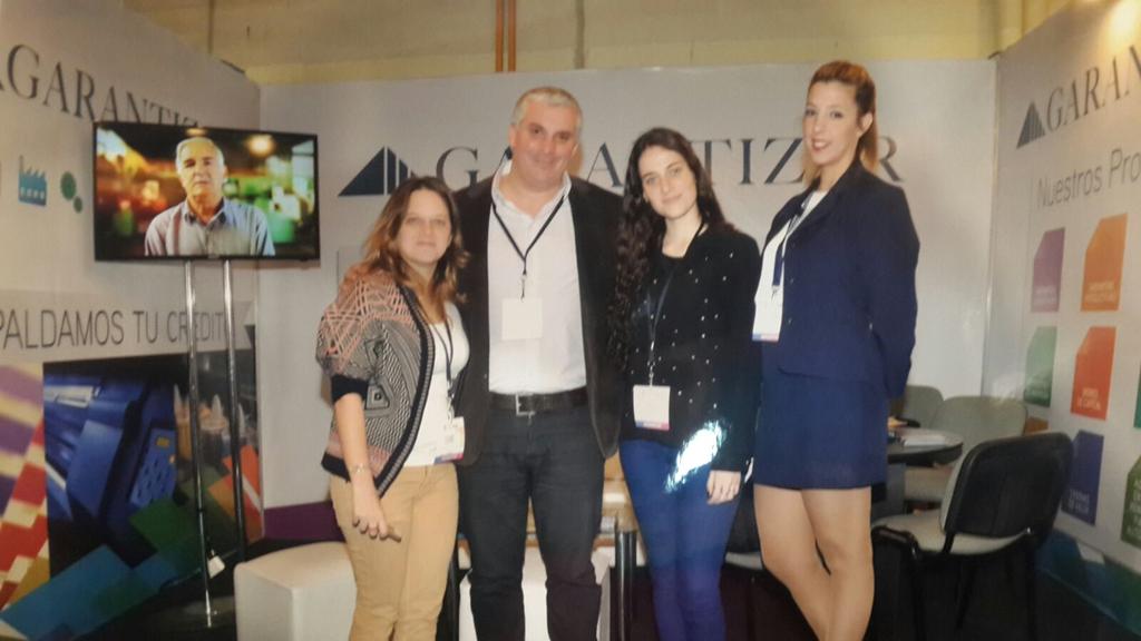 Leo_Saltarelli's tweet photo. @Garantizar en ExpoSing junto a la industria gráfica acercando las mejores herramientas de financiamiento. @leorial http://t.co/fZwP3vlI3U