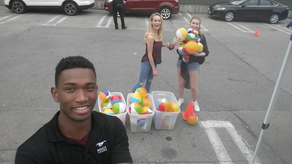 FordArnolderL's tweet image. The @ZencityBlog crew is serious about the hands free liftgate challenge. #TheHunt #FordSYNC