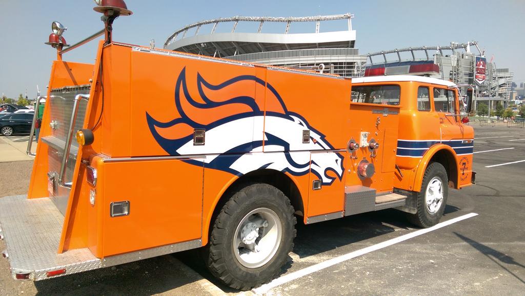 RescueRobBronco's tweet photo. Engine 7's first game!  Go Broncos! @9NEWS @Broncos @NFL #Denbestfans #BroncosCountry #broncosfiretruck http://t.co/7RC2lDvdOa
