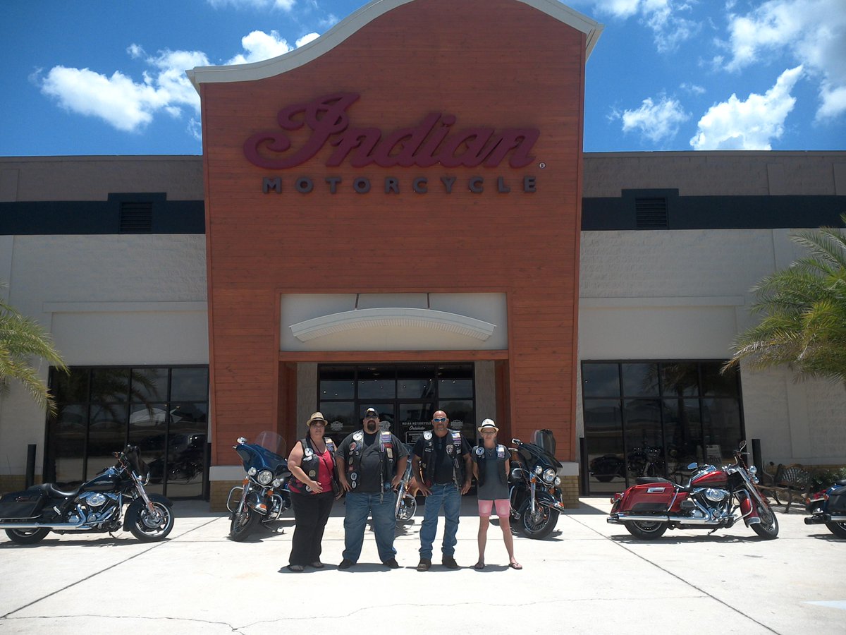 IndianOrlando's tweet photo. One big happy @indianmotocycle family! #indianmotorcycle #motorcyclelife #indianmotorcycleorlando http://t.co/BEhEMdDNKl