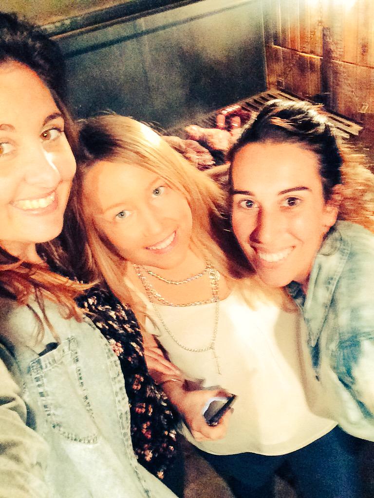 rvmaga's tweet photo. #girlsnight que bien me salió el asado!!! @cintiadeferrari  gracias por abanicar el fuego 😘 http://t.co/s54omtUURP