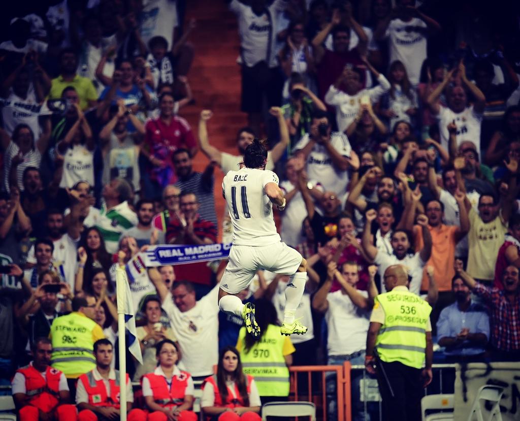 GarethBale11's tweet image. It&apos;s nice to be home! ⚽️⚽️ #bernabeu #halamadrid