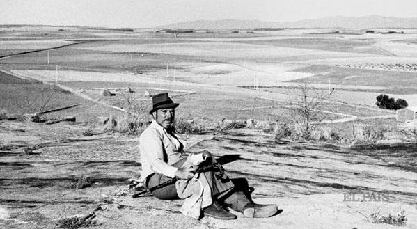 "La vida a veces es tan breve / y tan completa que un minuto" ow.ly/RxymH vuelve la voz de Gil de Biedma