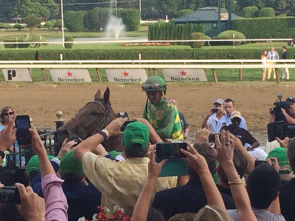 KHow87's tweet photo. A look at Keen Ice after freezing Triple Crown winner American Pharoah out of the Travers Stakes win. #Travers2015 http://t.co/VDv3FJChwi
