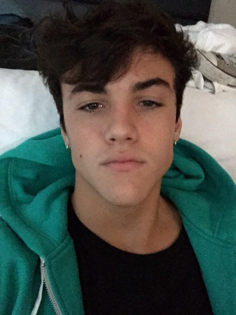 Ethan Dolan on Twitter: “Lazy http://t.co/zdeVWfrBXS”