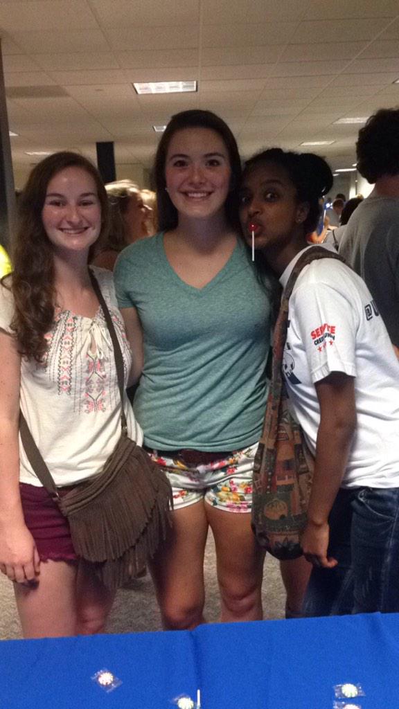 UNHOrca's tweet photo. These RAs are excited for a great year with their residents at UNH! #unhjukebox http://t.co/bBTel8tx5N