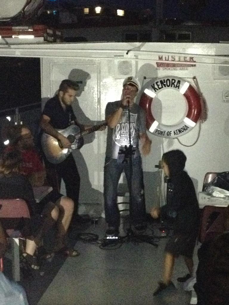 MSKenora's tweet image. Live music on our cruise tonight on the #mskenora on #lakeofthewoods thanks #jayburns #cruise