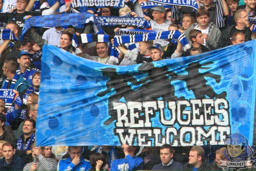 En algunos campos de fútbol de Alemania este fin de semana. #respect #refugeeswelcome (vía <a href="/markito0171/">C4H10FO2P ☠️</a>)