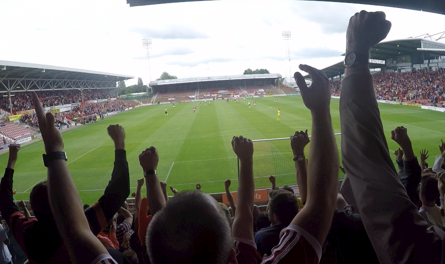 bootlegger1974's tweet photo. @nonleagueshow 5700 at The Racecourse ground yesterday baby,I think we gunna need a bigger boat http://t.co/NZZeRWtqZG