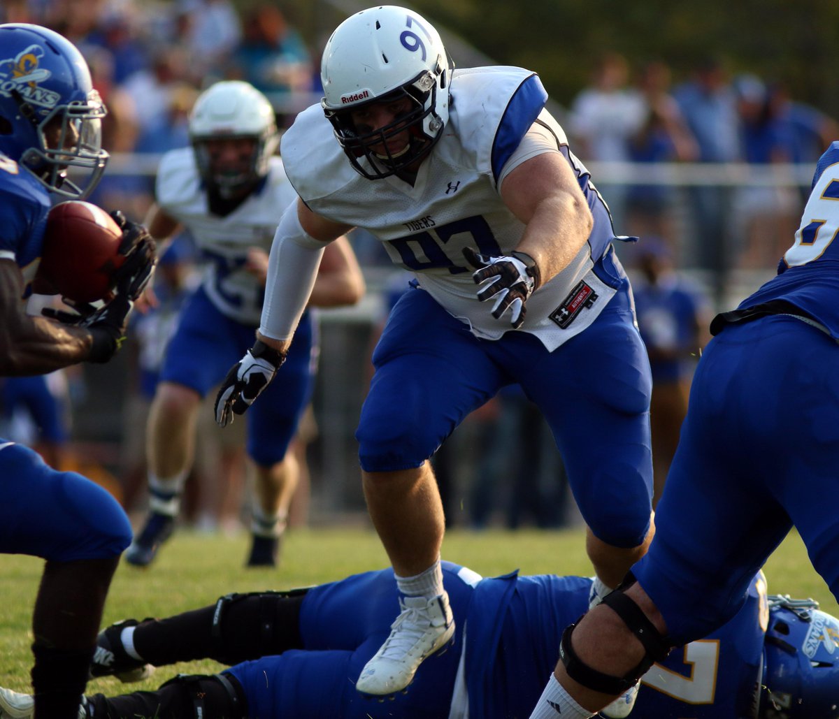 dwusports's tweet photo. Furious Second Half Pushes @dwtigerfootball Past Trojans https://t.co/pOgdgsKlvv #BleedBlue http://t.co/SmzFULbUm1