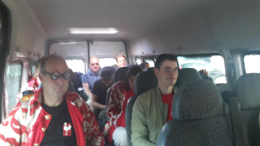 En onderweg. Natuurlijk niet op tijd vertrokken.