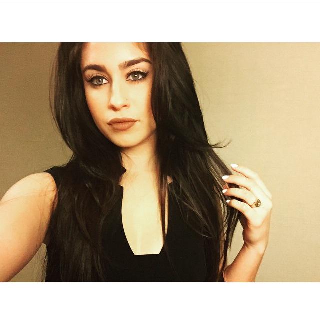 jess_kuran's tweet image. I showed a girl in my class a pic of Lauren. And she said &apos; she&apos;s HoT&apos;  I said I know. #postingdrafts #WorthItVMA