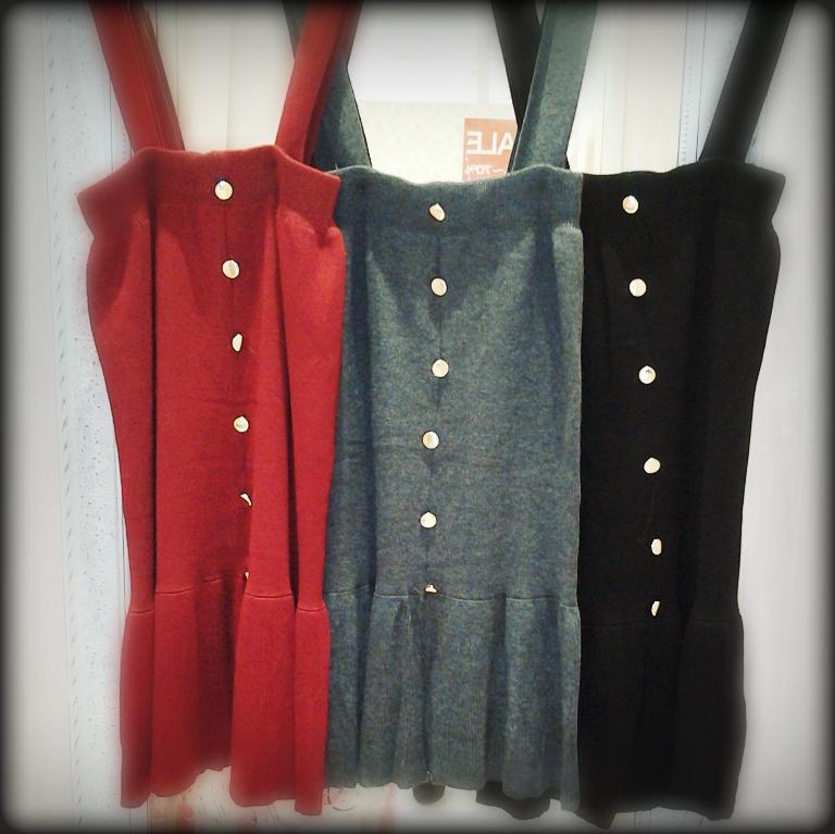 ANCOCO_ancoco's tweet photo. ゴールドのボタンがアクセントの
ジャンパースカートが入荷しました！
秋にぴったりの素材とお色でとてもお洒落！

お値段３０００円+税です！ http://t.co/fWIyufOkXJ