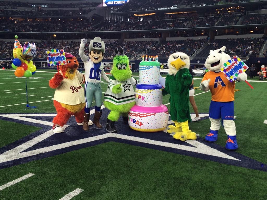 RowdyCowboys's tweet photo. Thanks for the b-day surprise @DallasStars @RidersBaseball @UNTDallas @utarlington #GoCowboys #CowboysNation http://t.co/iiEnwtwH33