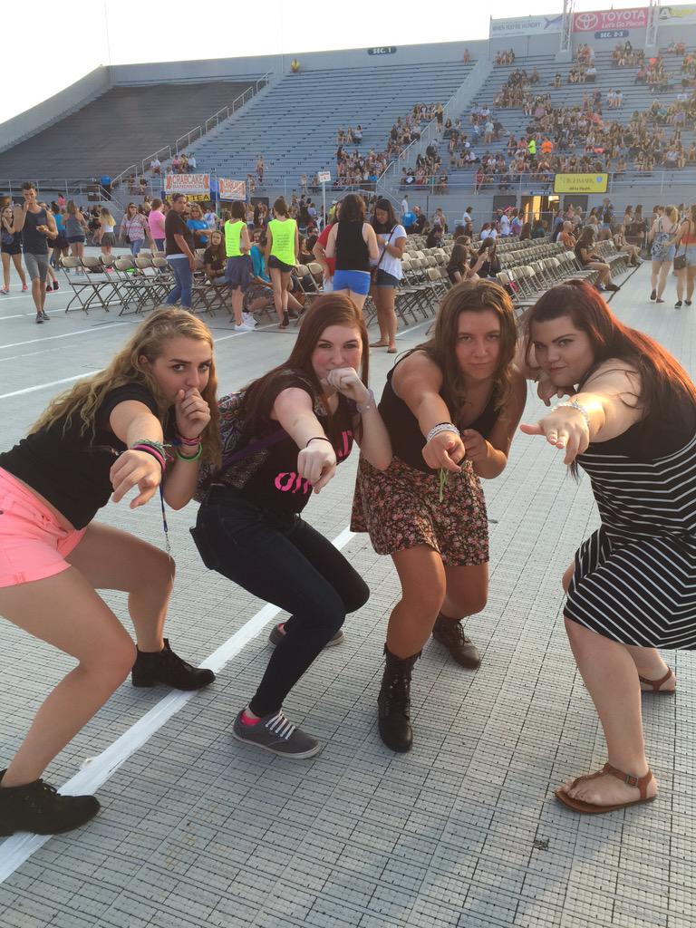 solovelystyles's tweet photo. I LOVE YOU GUYS SO MUCH FPS IS DA BEST #FPSFOREVER http://t.co/DA59HqagCG