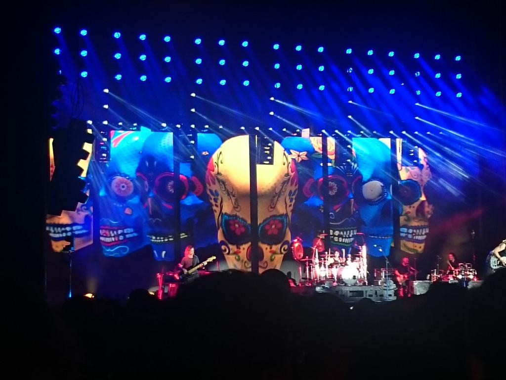 RebecaMerchante's tweet photo. Impresionante Maná! #CamaIncendiadaTour. Noche fantástica.Disfrutando de buena música en directo y con buenos amigos. http://t.co/GBIEl5V593