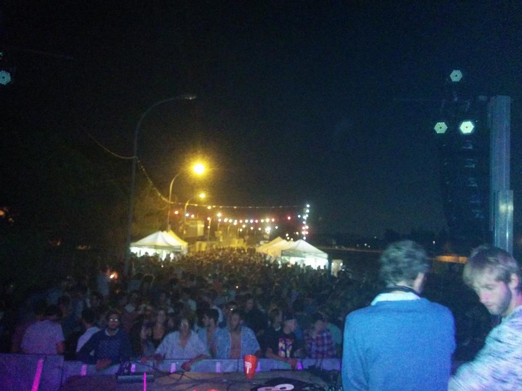 vilagatzara's tweet photo. Tropical dj's donant-ho tot!! http://t.co/wIglkNIbQY