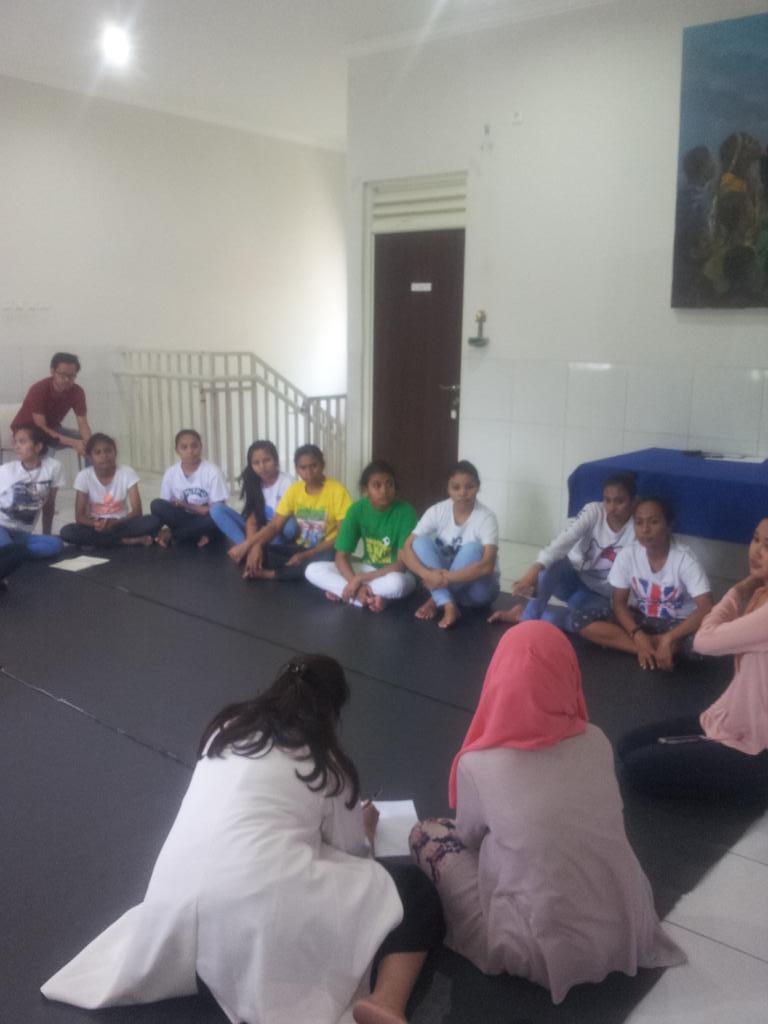 Sesi tanya jawab peserta dg <a href="/aandariani/">Annisa Andariani</a> seputar pembuatan kue cubit #givebackproject #butterflyteam <a href="/IDstudentjob/">StudentJobIndonesia</a>