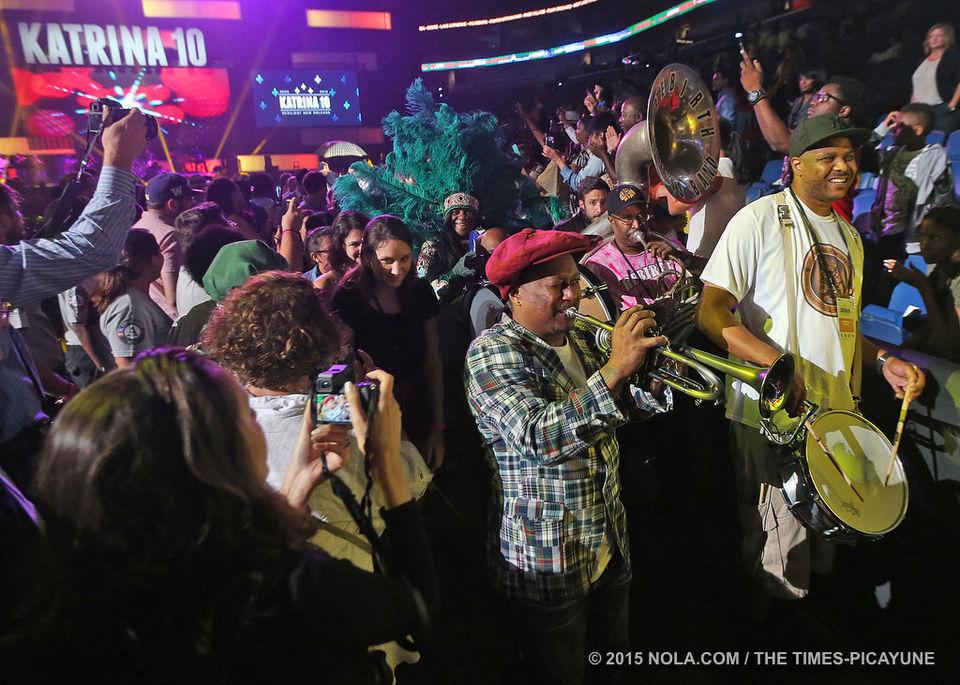 NOLAnews's tweet photo. New Orleanians find comfort in each other during Katrina's 10-year anniversary weekend http://t.co/zRCDnPGAgk http://t.co/tmmB2kAgot