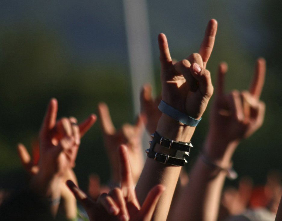 audacious_da's tweet photo. @TheAugustFest #Entrepreneurs Get your hands up in the air for the Final Roar!! #HappySunday #BringSmilesProject2015 http://t.co/Vuy6xC1pHY