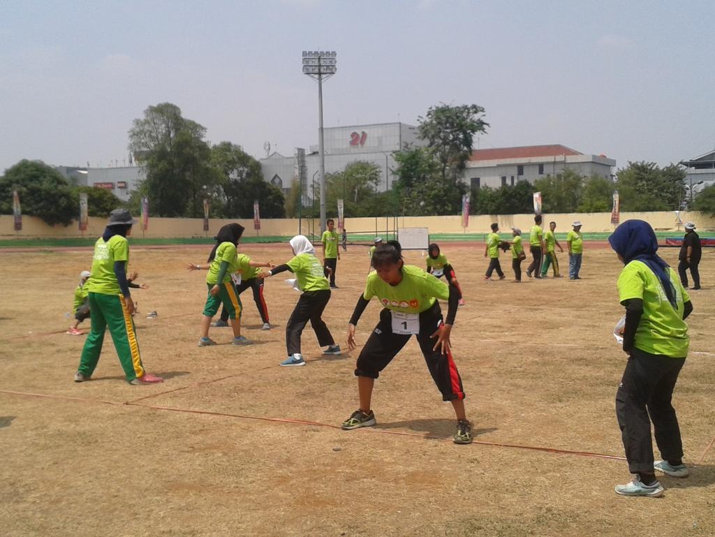 sobatbudaya's tweet image. Ini adalah perlombaan olahraga tradisional hadang @Humas_UNJ  vs @unisma #perlombaan tradisional olahraga