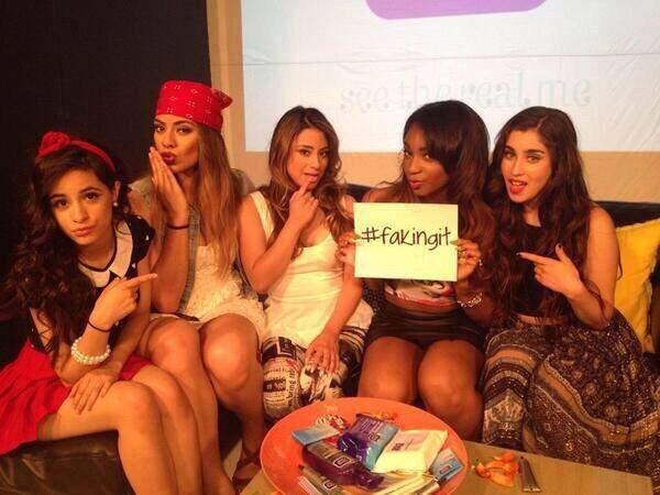 sapphospickle's tweet photo. I'm gonna post 10 pics of the girls &amp; if each of those get 10rts that's 100 votes #worthitvma 5/10 http://t.co/ABjXQ0EUI2