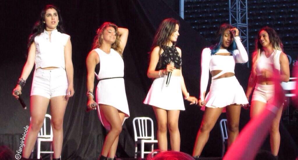 sapphospickle's tweet photo. I'm gonna post 10 pics of the girls &amp; if each of those get 10rts that's 100 votes #worthitvma 10/10 http://t.co/v9ATD2Zg90