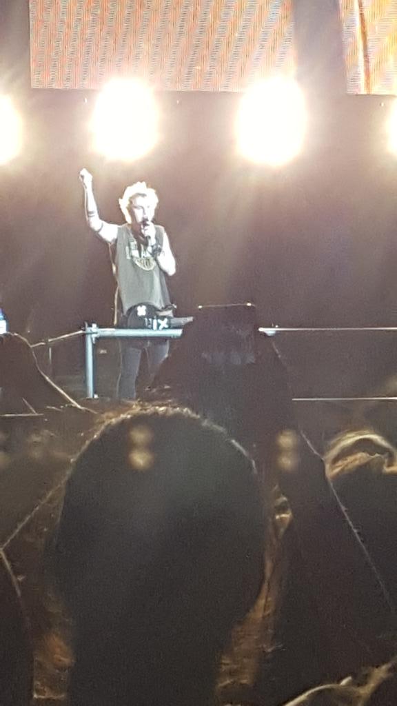 RealChyanne's tweet photo. Best Night Ever!!!!! Xx #5sos #hershey http://t.co/YO3RdyfQ22