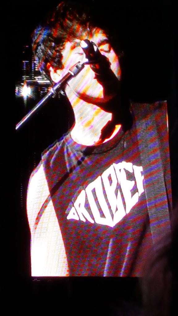 RealChyanne's tweet photo. Best Night Ever!!!!! Xx #5sos #hershey http://t.co/YO3RdyfQ22