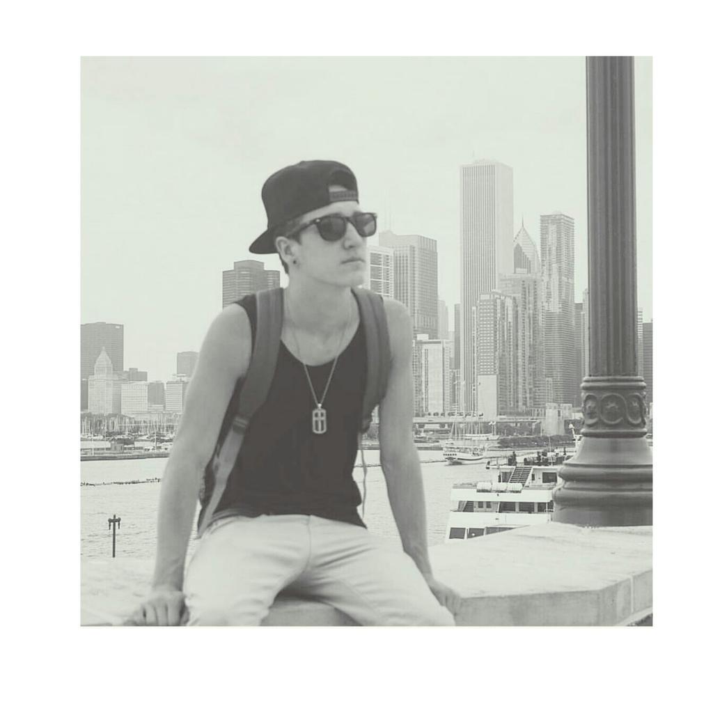 toxicduhh's tweet photo. @iBobbyHD 💕😘😍☺ can you follow me back please http://t.co/nLh8fGWhd5