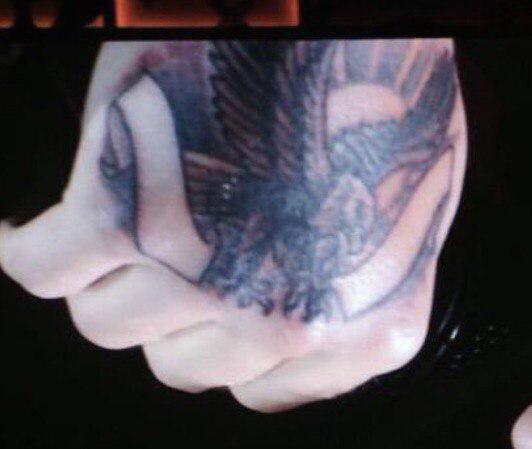 1DsLounge's tweet photo. Liam hat ein neues Tattoo! http://t.co/tuuU41JsGb
