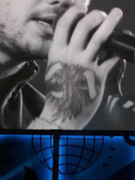 1DsLounge's tweet photo. Liam hat ein neues Tattoo! http://t.co/tuuU41JsGb