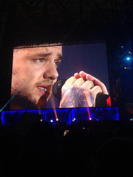 1DsLounge's tweet photo. Liam hat ein neues Tattoo! http://t.co/tuuU41JsGb