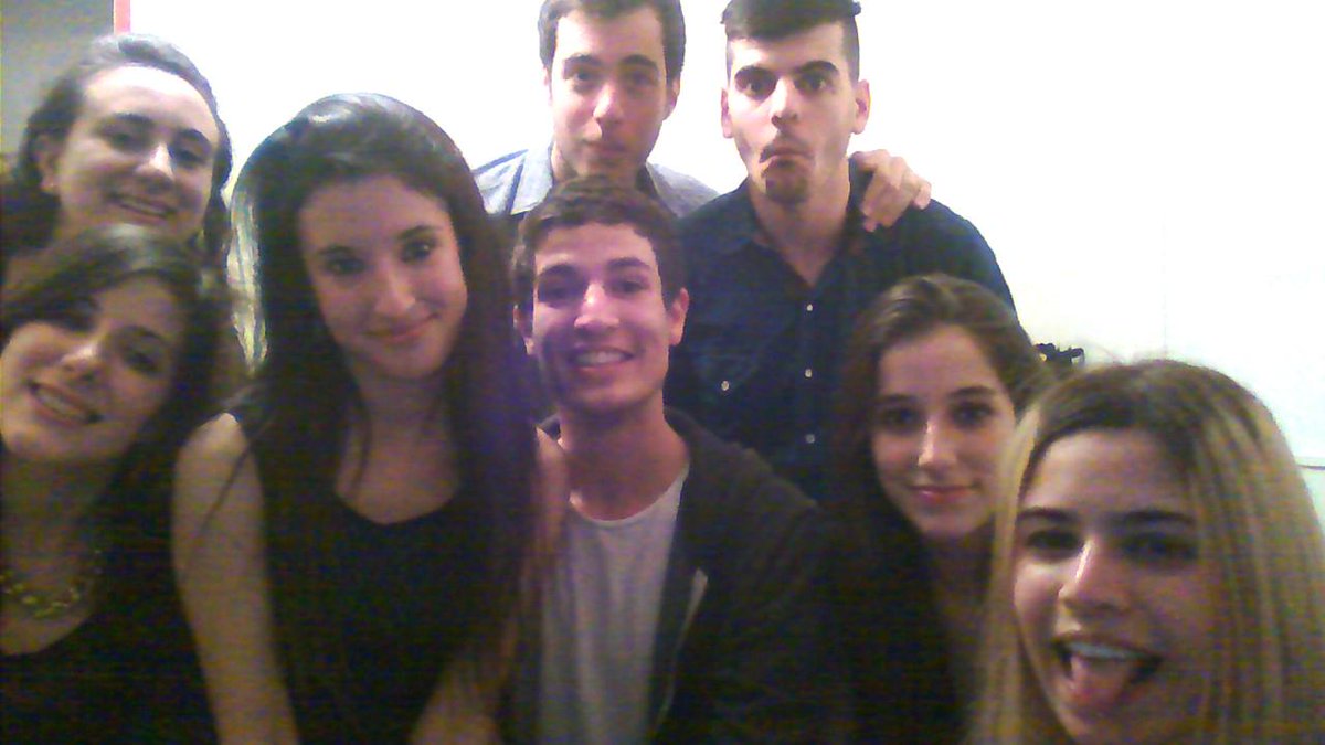 Vikiserver's tweet photo. #Cumpleaños #Amigos @EstuuLuksic #QueHacesBesandoALaLisiada #EstabaSoñandoConRicky #KrunkBajaLaPalanca http://t.co/Iy9ttUojyw