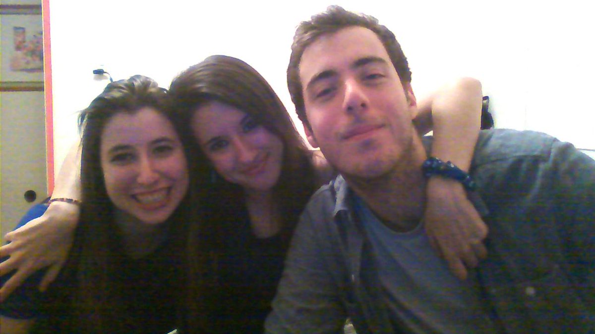 Vikiserver's tweet photo. #Cumpleaños #Amigos @EstuuLuksic #QueHacesBesandoALaLisiada #EstabaSoñandoConRicky #KrunkBajaLaPalanca http://t.co/Iy9ttUojyw