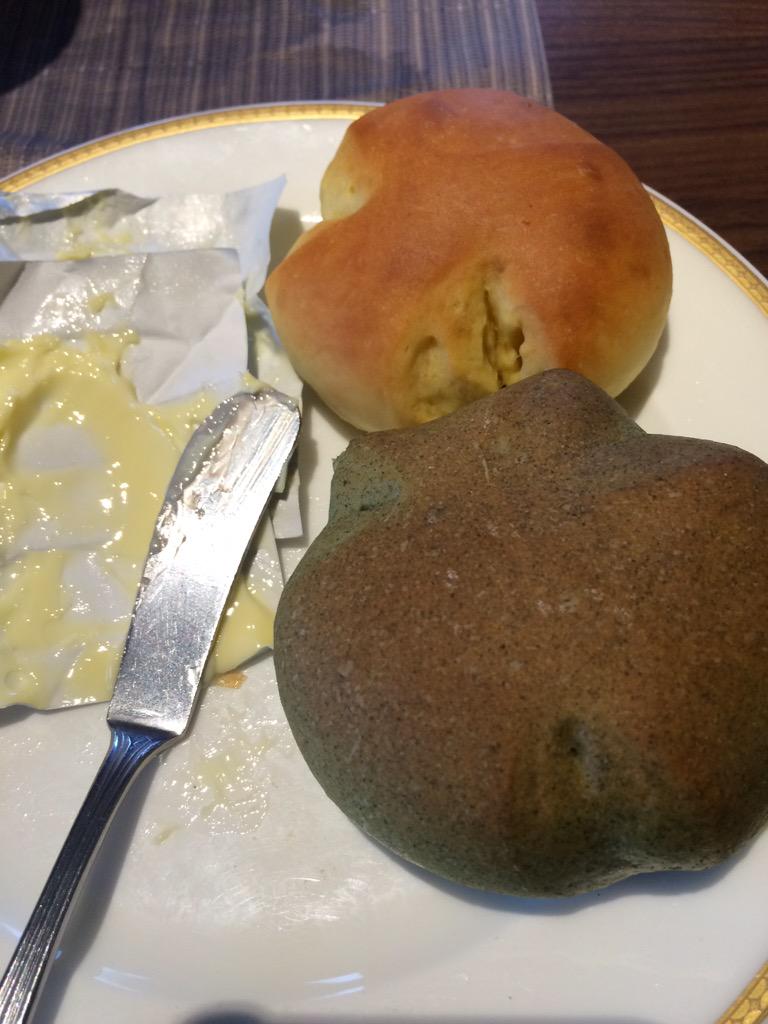 ばく もうお腹いっぱいなんだけど よもぎパンとパイナップルパンと聞いては食べざるを得ない Check Out ベーカリーレストランサンマルク 船橋夏見台店 船橋市 千葉県 Http T Co Rxwlehfhso Twitter