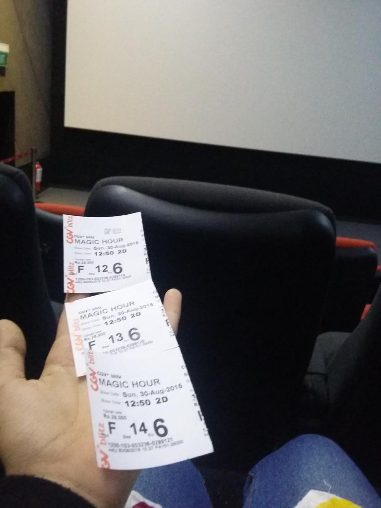 alyaffh's tweet photo. @tisatspinkluv Film nya keren! Sedih Seneng Kocak,Semuanya ada di Magic Hour...Banjir Airmata + Cape ketawa😂😂 http://t.co/XPl1FU9ZWA